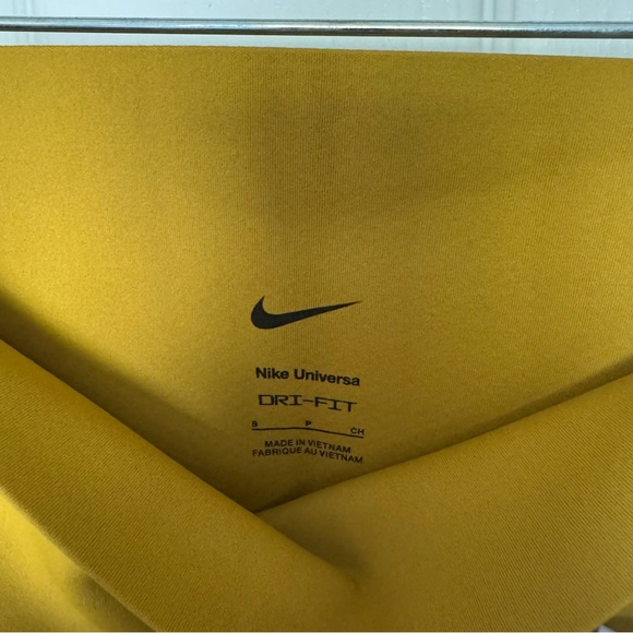 Nike Universa High-Waisted 7/8 Leggings with Pockets - Picture 4 of 5